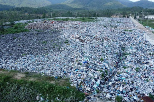Hà Tĩnh dừng hoạt động bãi chôn lấp rác xã Hồng Lộc