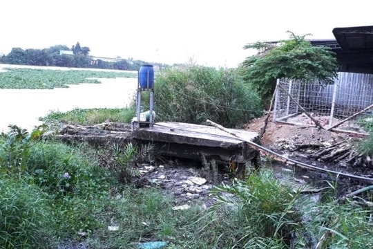 Phát hiện doanh nghiệp xả thải trực tiếp ra sông Vàm Cỏ Tây