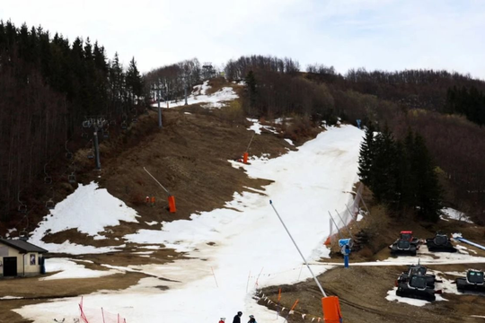 Biến đổi khí hậu khiến hàng trăm khu trượt tuyết trên thế giới trở thành “resort ma”