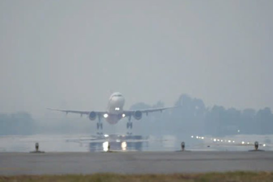 Sáng nay, nhiều chuyến bay bị ảnh hưởng do sương mù dày đặc