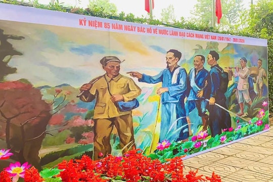 Trang trọng các hoạt động kỷ niệm 85 năm ngày Bác Hồ về nước tại Khu Di tích Kim Liên