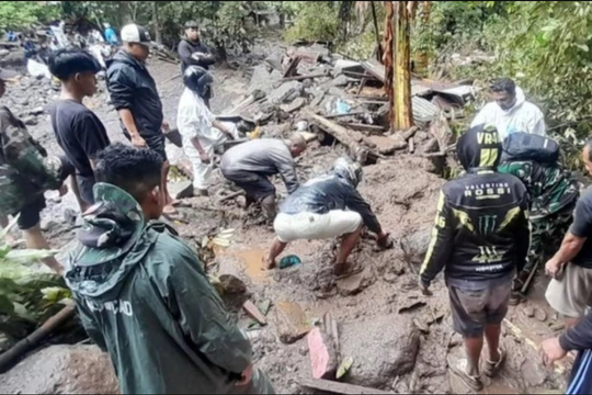 Lực lượng cứu hộ Indonesia tìm thấy 70 thi thể trong vụ sạt lở đất ở Tây Java