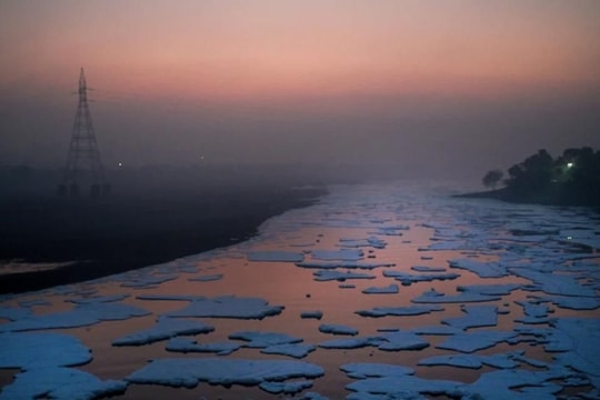 Khủng hoảng nước sạch ở Delhi: Hàng triệu người dân chật vật vì ô nhiễm sông Yamuna