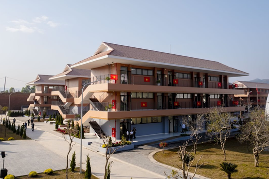 Tổng Bí thư Tô Lâm biểu dương chất lượng và tiến độ công trình trường nội trú liên cấp Si Pa Phìn