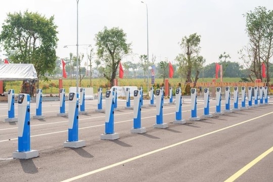 Năm 2025 tăng tốc hạ tầng sạc xe điện