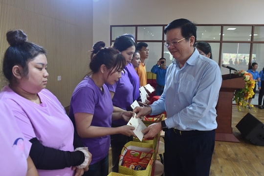 Phó Thủ tướng Mai Văn Chính thăm và tặng quà Tết tại tỉnh Tây Ninh