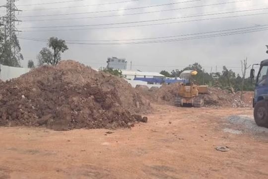 Khởi tố đối tượng tập kết trái phép hơn 133 tấn chất thải xây dựng trong khu đô thị