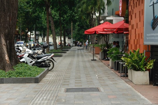 Vỉa hè – Chính sách và giải pháp toàn diện, dài hạn mang tính hệ thống bền vững