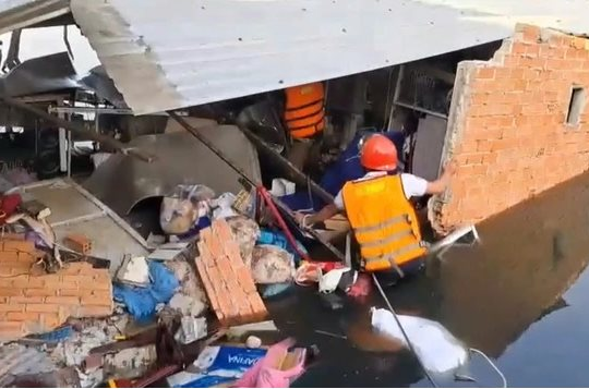 Sập nhà ven sông ở TP.HCM: Cảnh báo nguy cơ mất an toàn khu dân cư