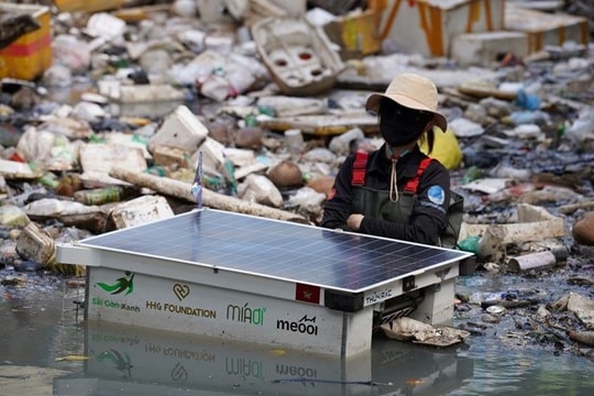TP Hồ Chí Minh thí điểm lắp phao chắn rác ngoài khơi Bãi Trước Vũng Tàu
