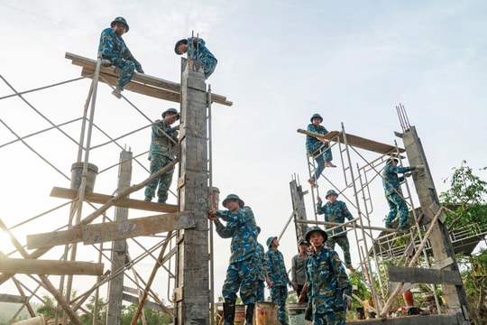 Khắc phục hậu quả mưa lũ miền Trung: Đảng và Nhà nước đồng hành cùng người dân trong tái thiết sau thiên tai