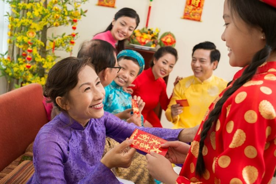 Văn hóa chúc Tết – mừng tuổi: Dòng chảy truyền thống qua các thế hệ