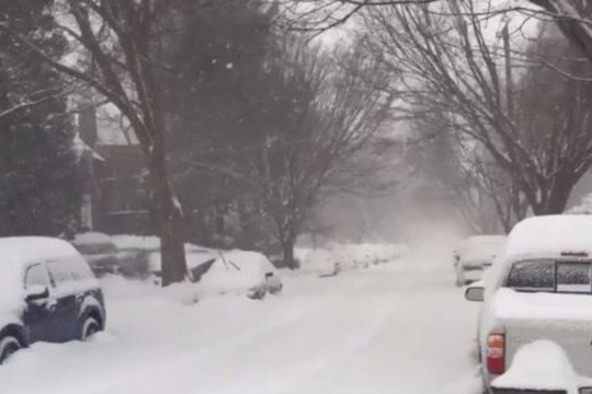 Bão tuyết hoành hành vùng Đông Bắc Mỹ, hàng loạt địa phương siết chặt đi lại