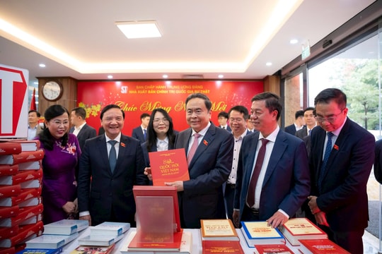 Ra mắt Bộ sách Luật được thông qua tại Kỳ họp thứ 10, Quốc hội khoá XV