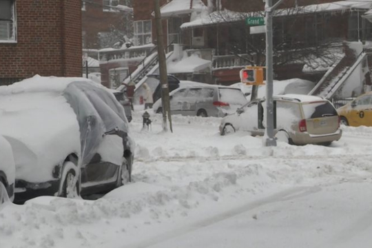 Bão tuyết lịch sử phủ trắng Đông Bắc Mỹ, hơn 7.400 chuyến bay bị hủy