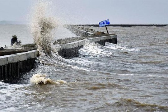 Chủ động ứng phó không khí lạnh, gió mạnh và dông lốc trên biển từ Quảng Ninh đến Quảng Ngãi