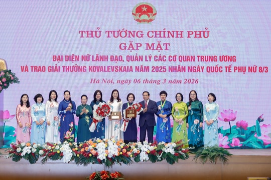 Thủ tướng gặp mặt nữ lãnh đạo, quản lý các cơ quan Trung ương và trao giải thưởng Kovalevskaia năm 2025