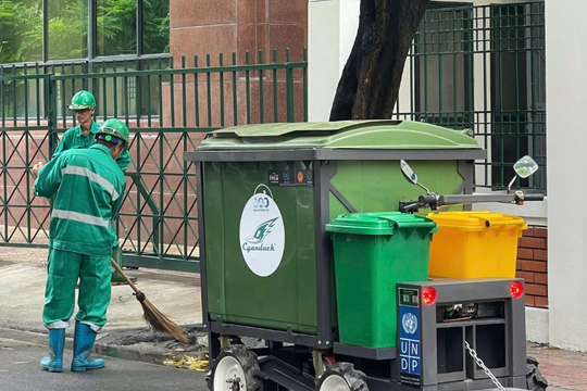 Tăng phí thu gom rác ở Hà Nội: Cần cân bằng giữa chi phí môi trường và khả năng chi trả của người dân