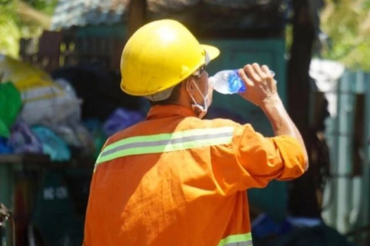 Thiên tai và thời tiết cực đoan khiến thu nhập lao động ngoài trời giảm mạnh