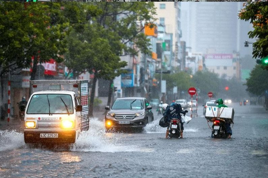 Không khí lạnh gây mưa dông diện rộng, miền Bắc chuyển rét từ đêm 9/3