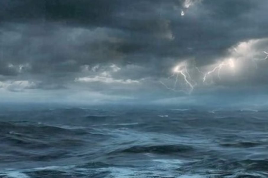 Cảnh báo gió mạnh và sóng lớn trên Biển Đông trong 24 giờ tới