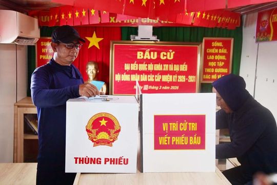 Cán bộ chiến sĩ 15 nhà giàn DK1 và ngư dân trên thềm lục địa phía Nam hoàn thành nhiệm vụ bầu cử sớm