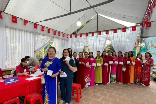 Kịp thời khen thưởng mô hình tiêu biểu, xuất sắc trong tổ chức thực hiện bầu cử