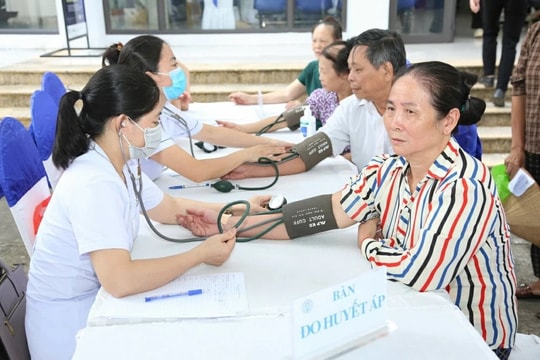 Năm 2026: Ưu tiên khám sức khỏe miễn phí cho người cao tuổi, hộ nghèo