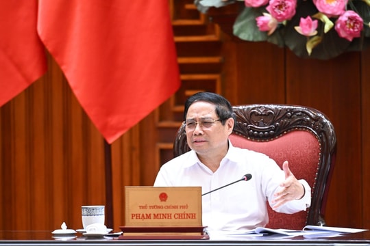 Thủ tướng: Không để thiếu nguồn cung xăng dầu; khẩn trương xây dựng kho dự trữ chiến lược