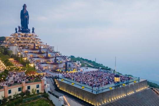 Núi Bà Đen: Điểm đến yêu thích mới của du khách Ấn Độ