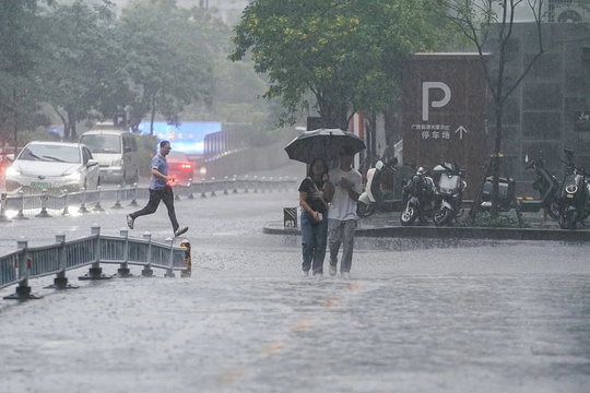 Trung Quốc cảnh báo mưa lớn, nguy cơ lốc xoáy và mưa đá tại nhiều khu vực phía Nam