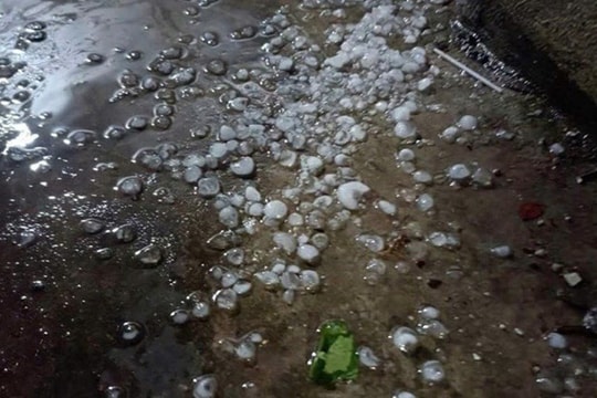 Nguyên nhân khiến lốc, sét và mưa đá dồn dập xuất hiện ở miền Bắc