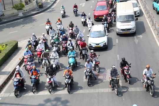 TP.HCM bước vào cao điểm nắng nóng, có nơi vượt 37°C