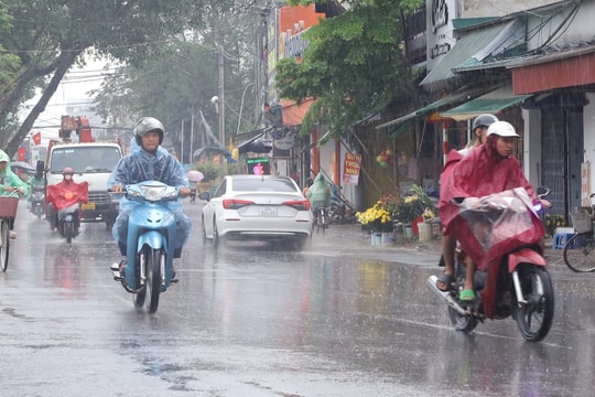 Nhiều phường ở Hà Nội xuất hiện mưa giông