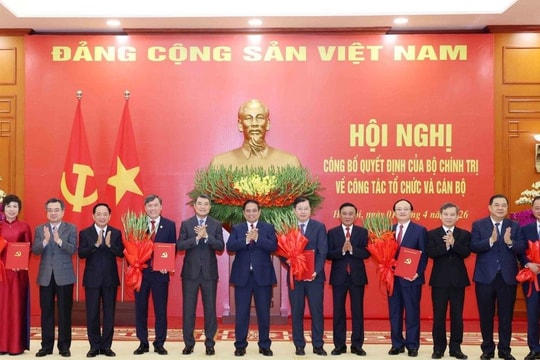 Hội nghị công bố Quyết định của Bộ Chính trị về công tác tổ chức và cán bộ của 5 cơ quan