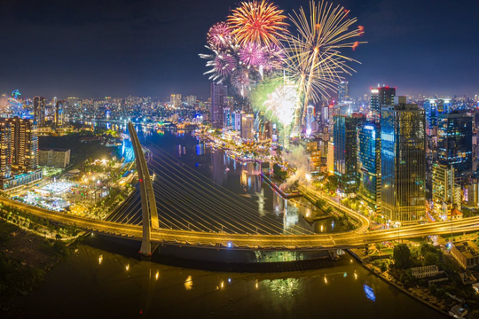 TP Hồ Chí Minh bắn pháo hoa 15 phút dịp lễ 30/4