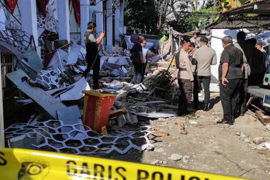 Động đất 7,4 độ ngoài khơi Indonesia gây sóng thần nhỏ, ít nhất 1 người thiệt mạng