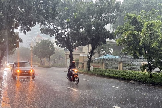 Miền Bắc sắp đón mưa dông, cảnh báo lốc sét; nắng nóng gia tăng trên cả nước