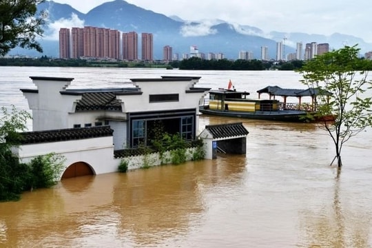 Mùa lũ bắt đầu, Trung Quốc đối mặt nguy cơ kép "lũ lụt – hạn hán"