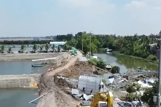 Đồng Tháp: Huy động lực lượng xử lý sự cố sạt lở kênh Tân Thành