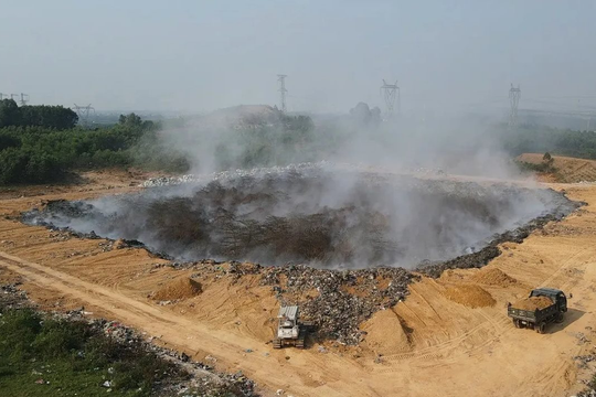 Quảng Trị: Xử lý triệt để vụ cháy bãi rác kéo dài gây ô nhiễm nghiêm trọng