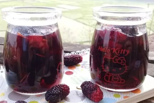 Ngâm dâu tằm làm nước giải khát, làm cách nào để tránh nấm mốc