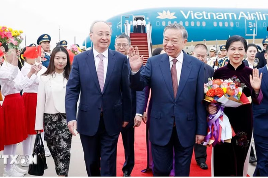 Tổng Bí thư, Chủ tịch nước Tô Lâm và Phu nhân đến thủ đô Bắc Kinh, bắt đầu thăm cấp Nhà nước đến Trung Quốc