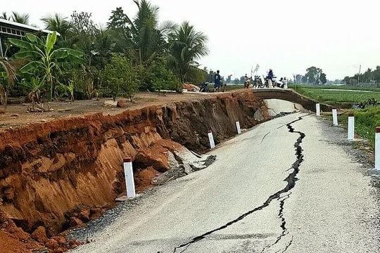 Tây Ninh khẩn trương khắc phục sạt lở khu vực đê sông Lò Gạch