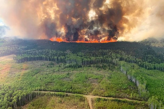 Cháy rừng Canada bước vào “bình thường mới”: Nguy cơ khốc liệt gia tăng