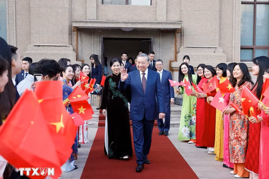 Tổng Bí thư, Chủ tịch nước Tô Lâm gặp gỡ cộng đồng người Việt Nam tại Trung Quốc