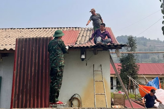 Lào Cai huy động lực lượng khắc phục thiệt hại do mưa đá, giông lốc