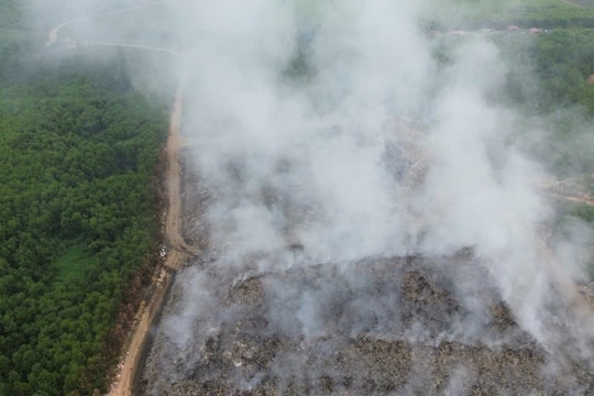 Nghệ An: Thống nhất đóng cửa bãi rác sau vụ cháy kéo dài nhiều ngày