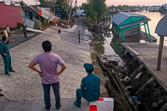 Sạt lở nghiêm trọng tại Đầm Dơi: Sụp đường bê tông, thiệt hại hơn 3 tỷ đồng