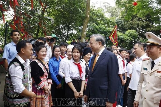 Tổng Bí thư, Chủ tịch nước Tô Lâm gặp gỡ, nói chuyện với bà con tại Đền Hùng